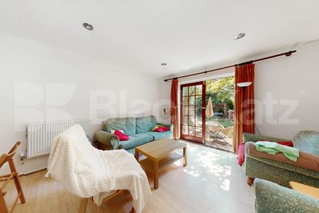 Generous four bed house, Includes heating & hot water - Photo 3