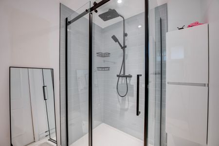5489 Avenue Coolbrook, #A - Photo 2