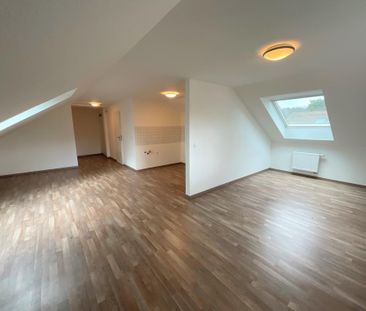 Schöne Singlewohnung mit Laminatboden und Tageslichtbad! - Photo 1
