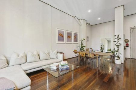 Beautifully Presented Character Apartment - Photo 2