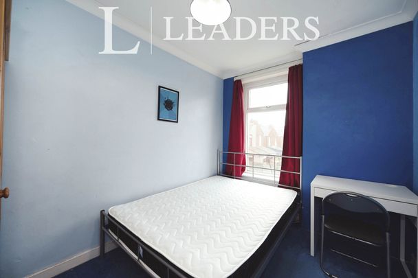 4 bedroom house to rent Guildford Road, PO1 - Photo 1