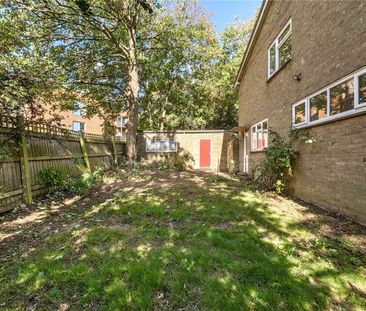 *Please Note: Maximum tenancy length 6 months* Four-bedroom detache... - Photo 3