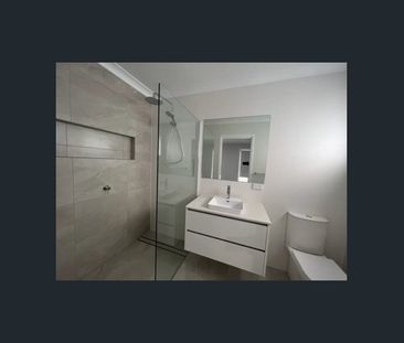 Executive Style Villa in North - Photo 5