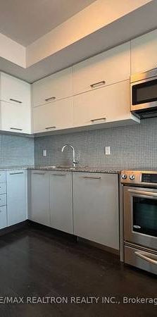 Yonge/North York City Centre Spacious +Upgraded 1Bdrm Modern Kitchen - Photo 1