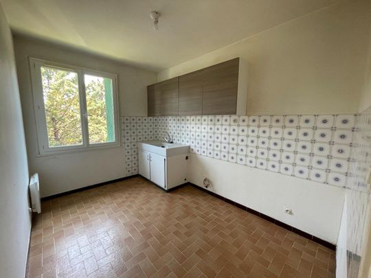 Location Appartement 3 pièces 64m² ST MAXIMIN LA STE BAUME 83470 - Photo 1