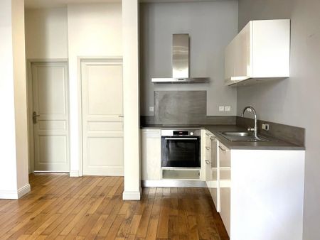 A LOUER : APPARTEMENT TYPE 3 DUPLEX CENTRE DE TOURS • Réf. GI-JB-G0375 - Photo 2