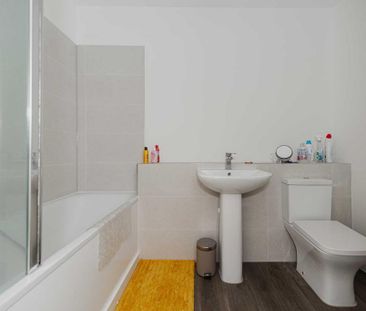 3 bedroom semi-detached house to rent - Photo 6