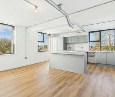 Flat to rent on - Photo 1