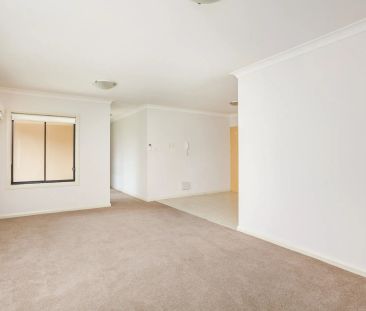 Easy-care apartment with double car garage - Photo 2