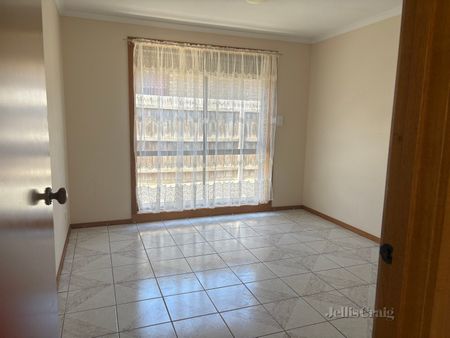 77 Florence Street, Williamstown North - Photo 2