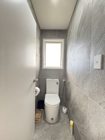 MOUNT EDEN, 2 BEDROOMS - Photo 5