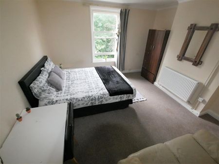 14 Carlton Road, Bournemouth - Photo 2