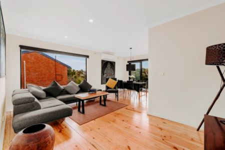 4 Bed, 2 Bath - Photo 4