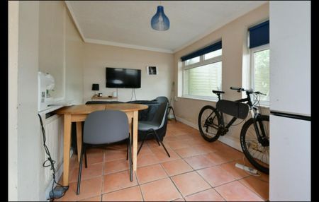 Room in a Shared House, The Highway, BN2 - Photo 2