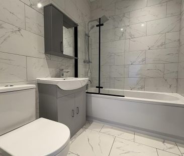 3 bedroom flat to rent - Photo 6