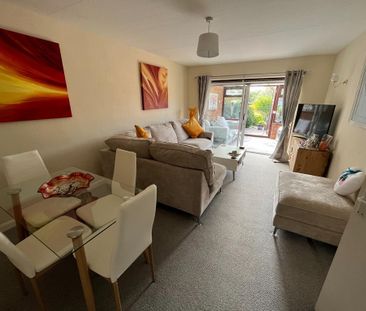 2 bedroom bungalow to rent - Photo 2