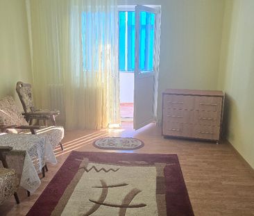 Inchiriez apartament 2 camere in Deva, zona Piata Centrala, decomandat - Photo 3