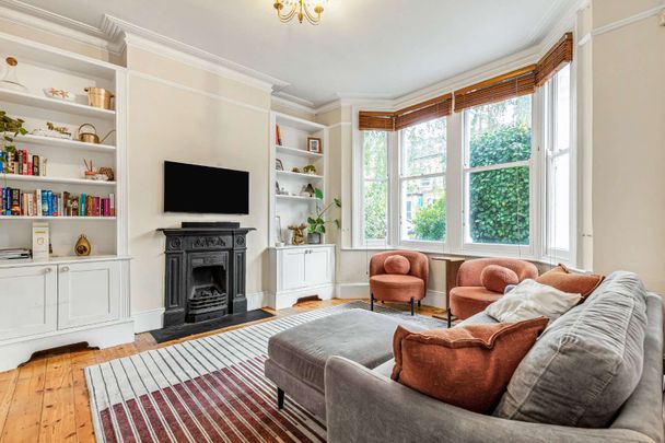 Gorgeous two bedroom apartment with a private garden. - Photo 1