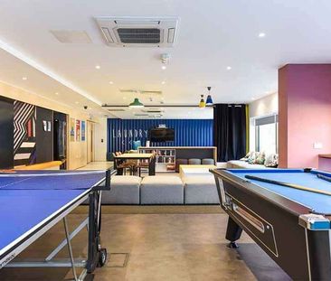 Studio Silver - Photo 3