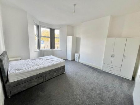 2 bedroom flat to rent - Photo 4