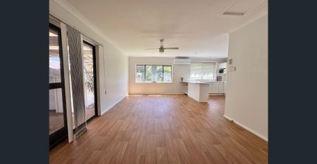 WELL PRESENTED FAMILY HOME IN GREAT LOCATION! - Photo 3