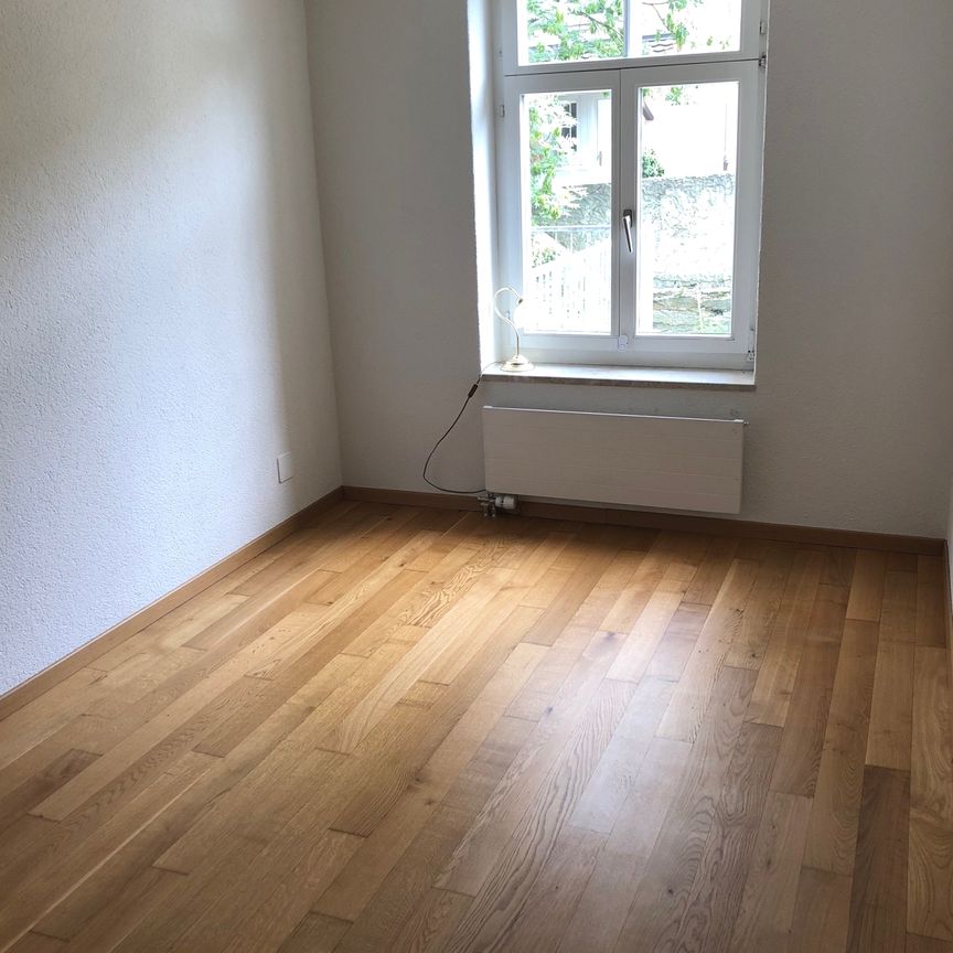 Zentrumsnahe Singlewohnung mit grossem Balkon! - Foto 1