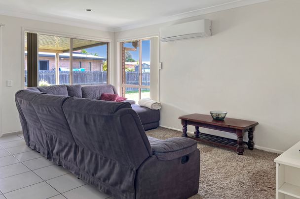 8 Lakeridge Drive, - Photo 1