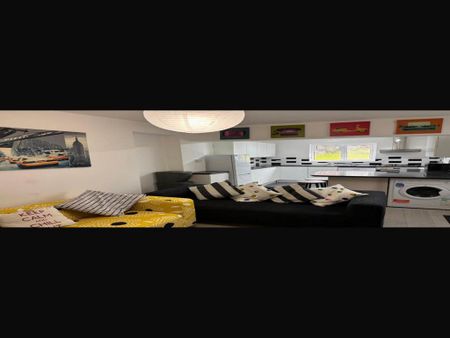 5 bedroom house to rent - Photo 2