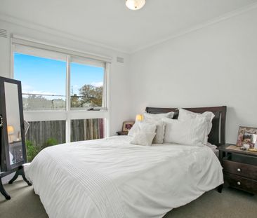 Charming unit in Newtown College Precinct - Photo 4