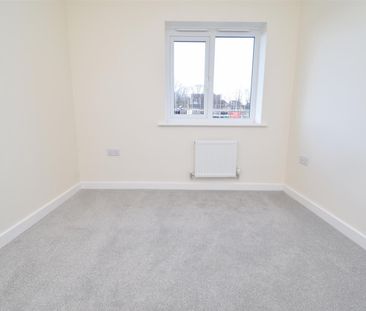 Yarn Crescent, Lupset, Wakefield - Photo 2