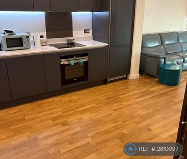 1 bedroom in a flat share to rent - Photo 5