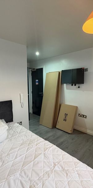 Oldgate, Huddersfield - Photo 1