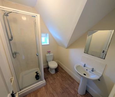 A 2 Bedroom Apartment - Photo 5