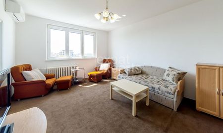 Príjemný 2i byt 54 m2, po rekonštrukcii s balkónom a klímou - Photo 3