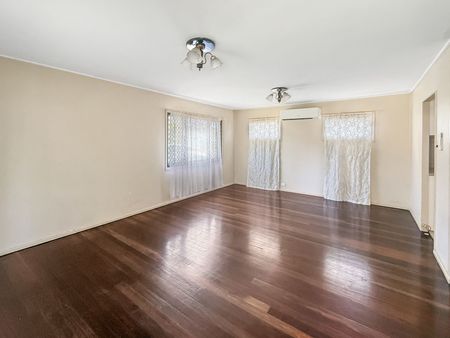 CORNER BLOCK FAMILY HOME - Photo 4