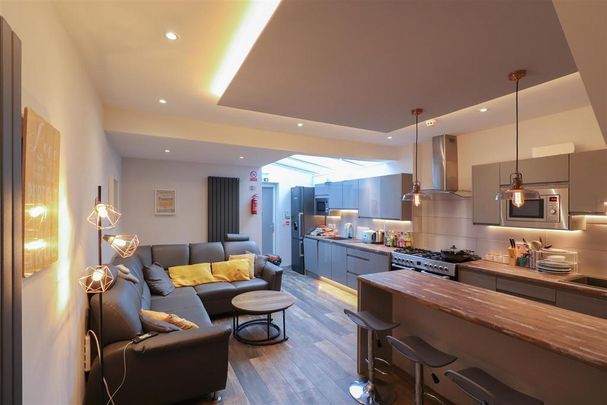 6 bedroom terraced house to rent - Photo 1