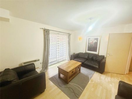 2 bedroom flat to rent - Photo 2