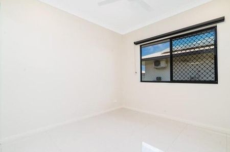 SPACIOUS FAMILY HOME IN ZUCCOLI! - Photo 4