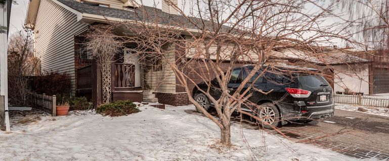 Spacious 1 room of a two storey home in a quiet neighborhood | 20 Templebow Way NE, Calgary - Photo 1