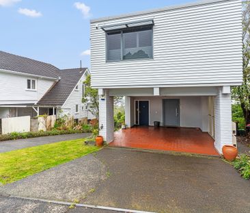 Spacious Living - Unbeatable Location - Photo 3