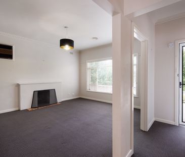 3 Bedroom home, Overlooking Crook Street Park - Photo 3