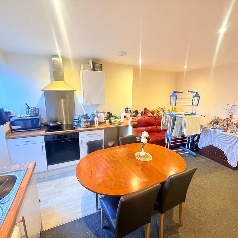 2 bedroom apartment to rent - Photo 1