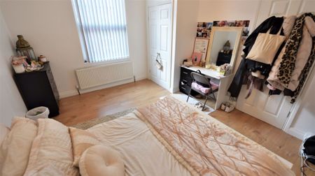 3 bedroom House in Elizabeth Street, Leeds - Photo 5