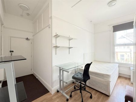 1 bedroom in a house share to rent - Photo 5