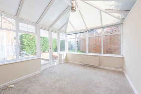 4 bedroom detached house to rent - Photo 4