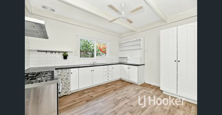 Charm On Sutton! - Photo 2