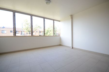 2 Bedroom Apartment in Handy Location&excl; - Photo 4