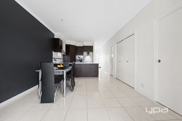 2/1 Dargi Green, Caroline Springs - Photo 1