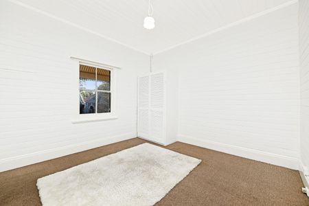 Charming & Spacious 2 Story Home - Photo 3