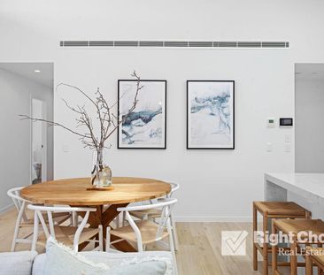 Luxury 3-Bedroom Apartment with Breathtaking Marina Views - Photo 5